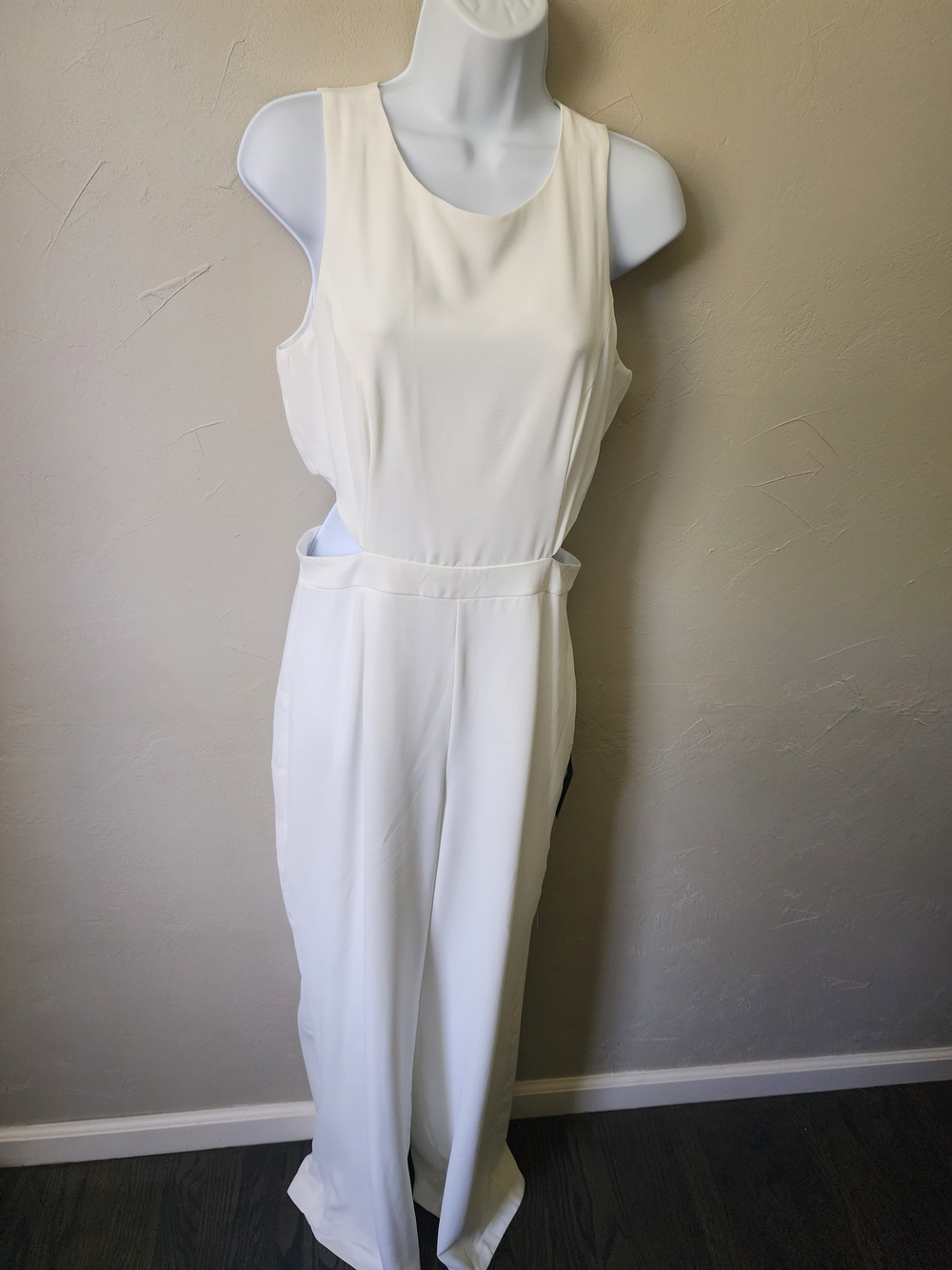 Lulu's White Sleeveless Wide-Leg Jumpsuit Size Medium NWT